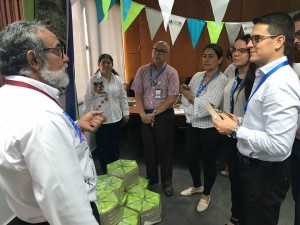 DIRECTOR EDGAR PATIÑO EXPONIENDO PROYECTOS A EMPLEADOS GRUPO PRODECO - Fundación Hidrobiológica George Dahl